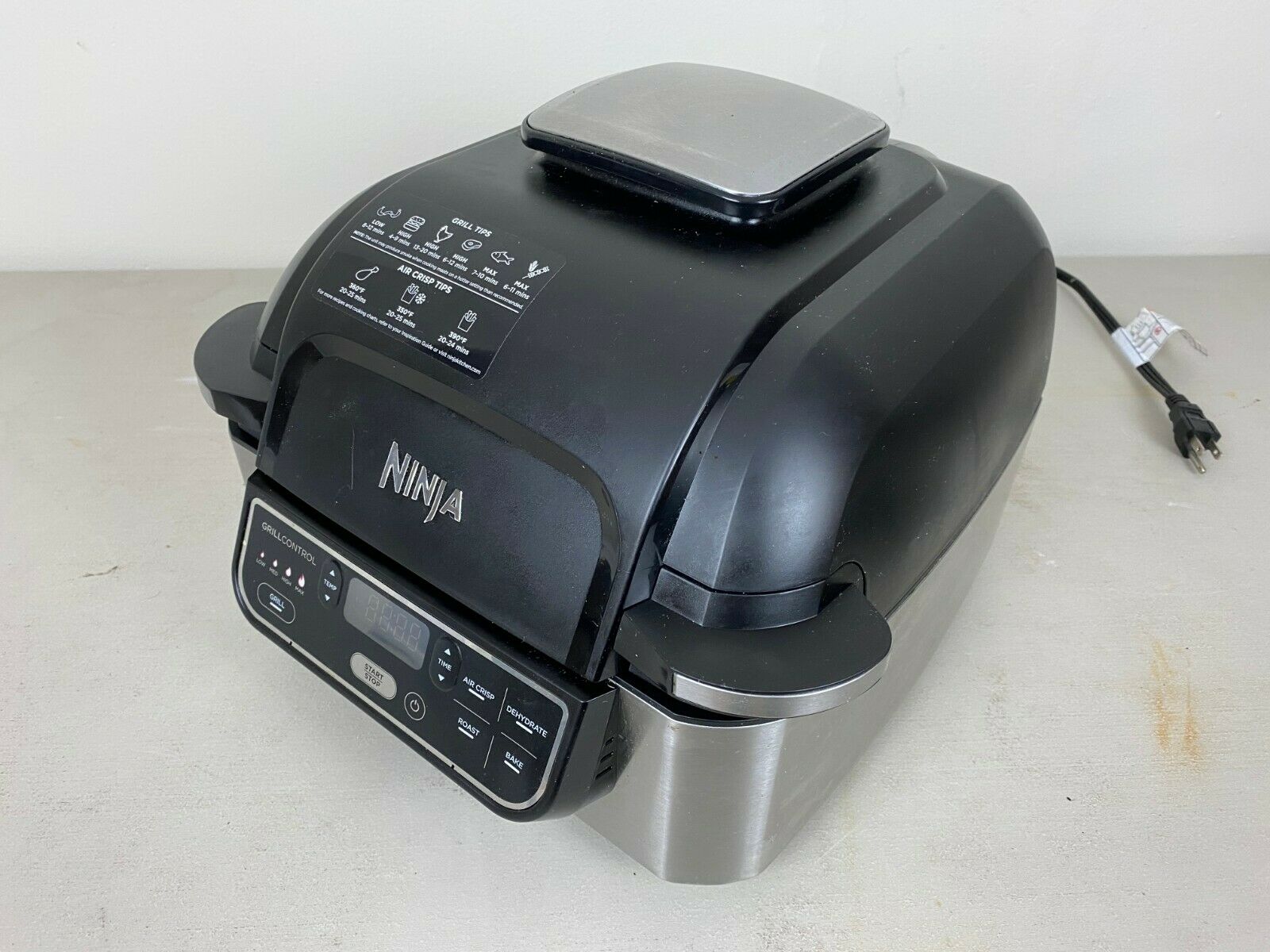 Ninja Foodi 5in1 Indoor Grill 4 Quart Air Fryer Roast Bake Model AG302